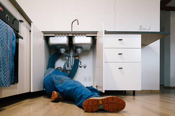 Professional Leak Detection technician working in Coral Springs, FL
